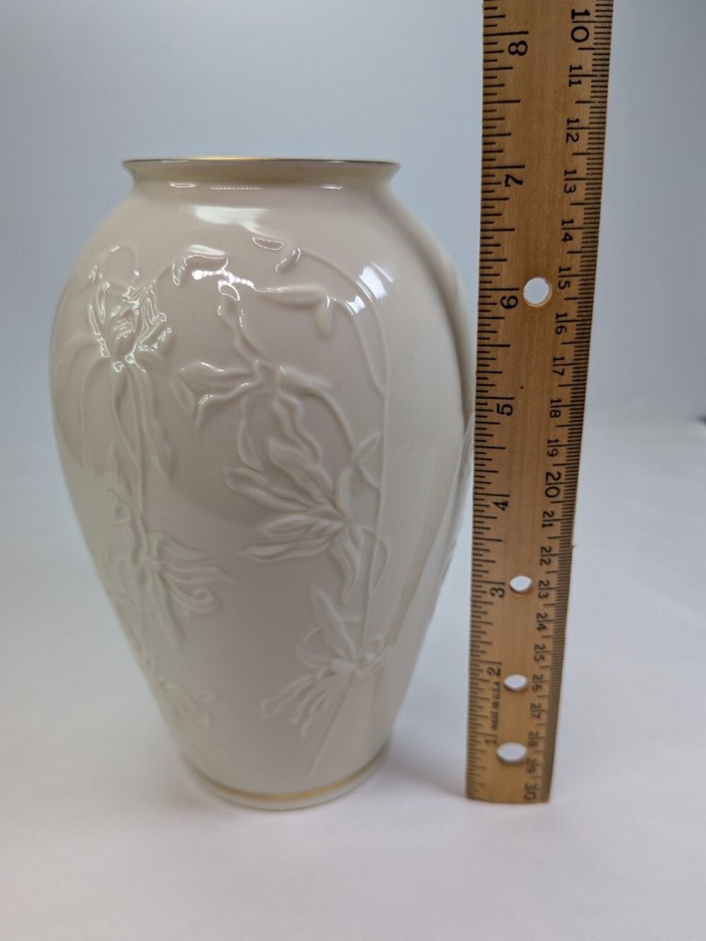 Lenox Masterpiece Collection Embossed Spider Lily Vase Gold Trim 7" - Picture 8 of 9